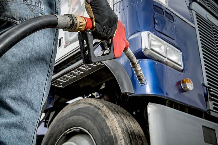 Mitos e verdades que você provavelmente não sabia sobre economia de combustível no caminhão